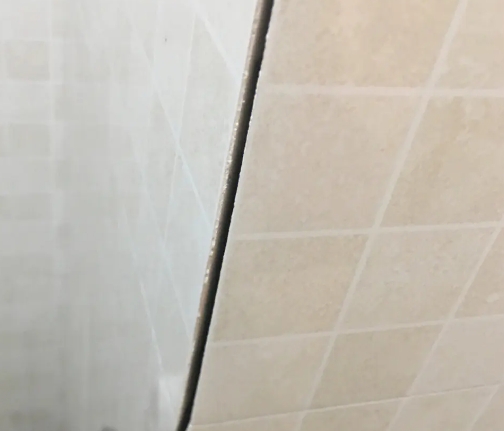 东昌瓷砖空鼓维修公司分享阳台瓷砖脱落的修复过程可以分为以下几个步骤
